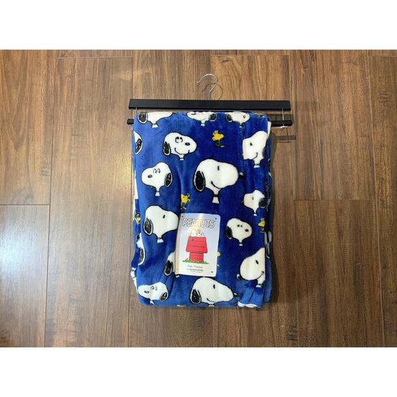 SNOOPY Blue "Snoopy n’ Woodstock ”Soft Home Decorative Throw Blanket Collection - Picture 1 of 5